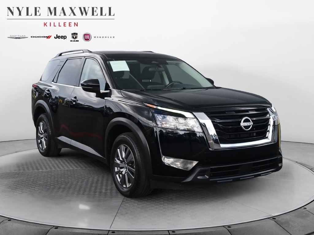 Used 2024 Nissan Pathfinder SV FWD image 2
