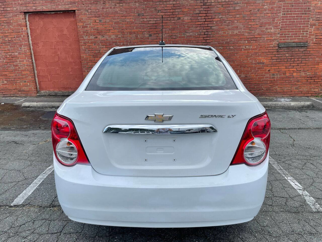 Used 2016 Chevrolet Sonic LT image 4