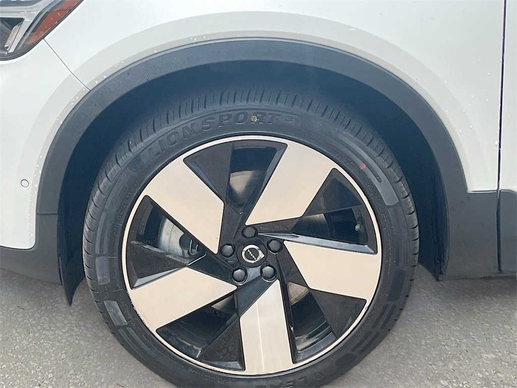 Used 2023 Volvo XC40 Recharge Ultimate image 32