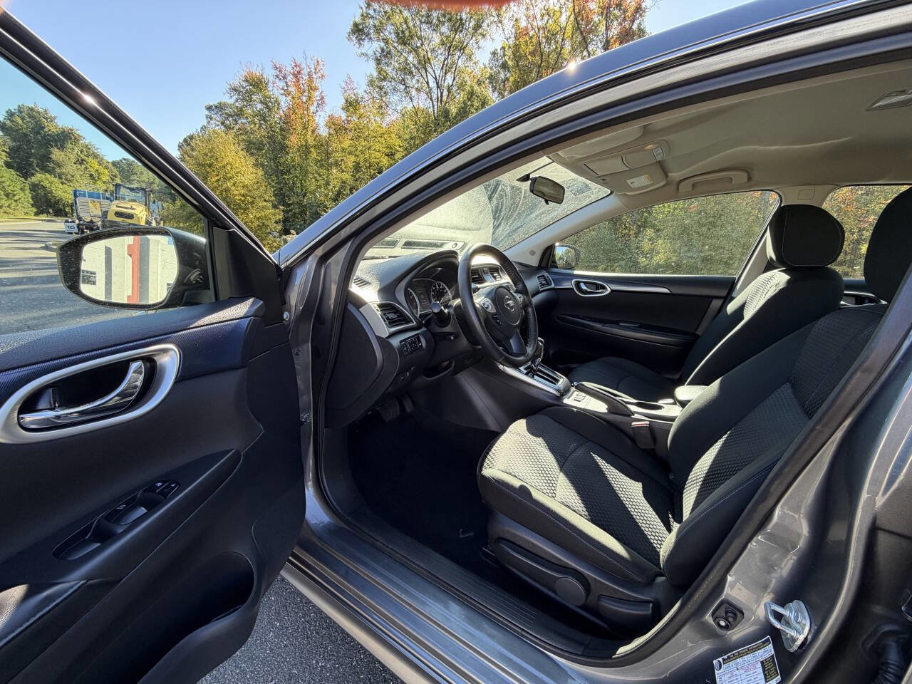 Used 2019 Nissan Sentra SR image 17