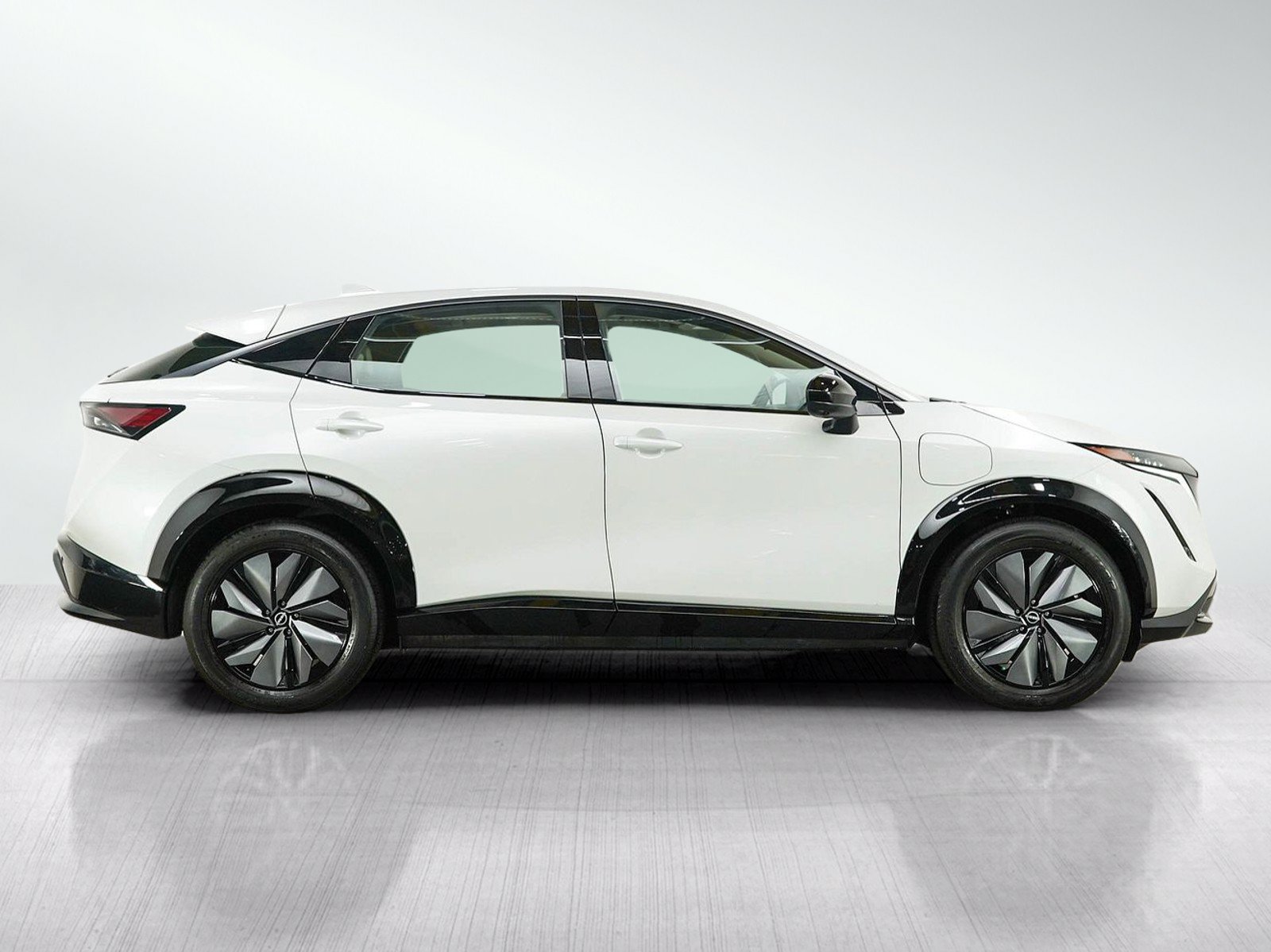 Used 2024 Nissan Ariya AWD image 6