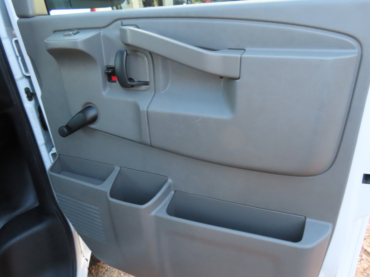 Used 2019 Chevrolet Express 2500 image 17