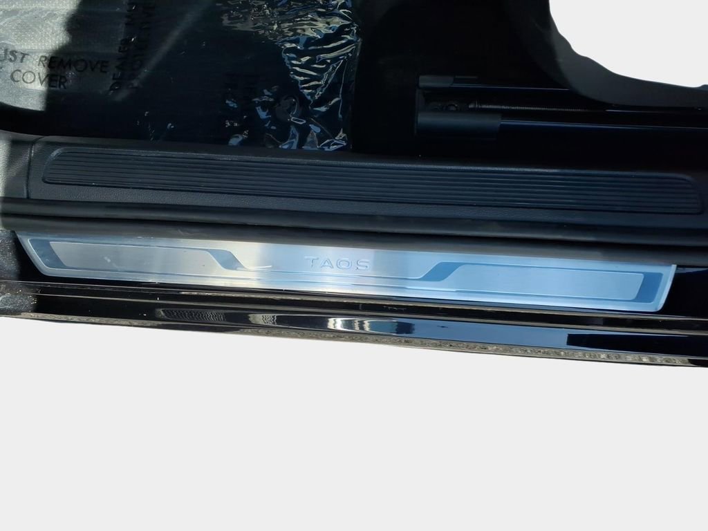 Used 2022 Volkswagen Taos SEL w/ Panoramic Sunroof Package image 30