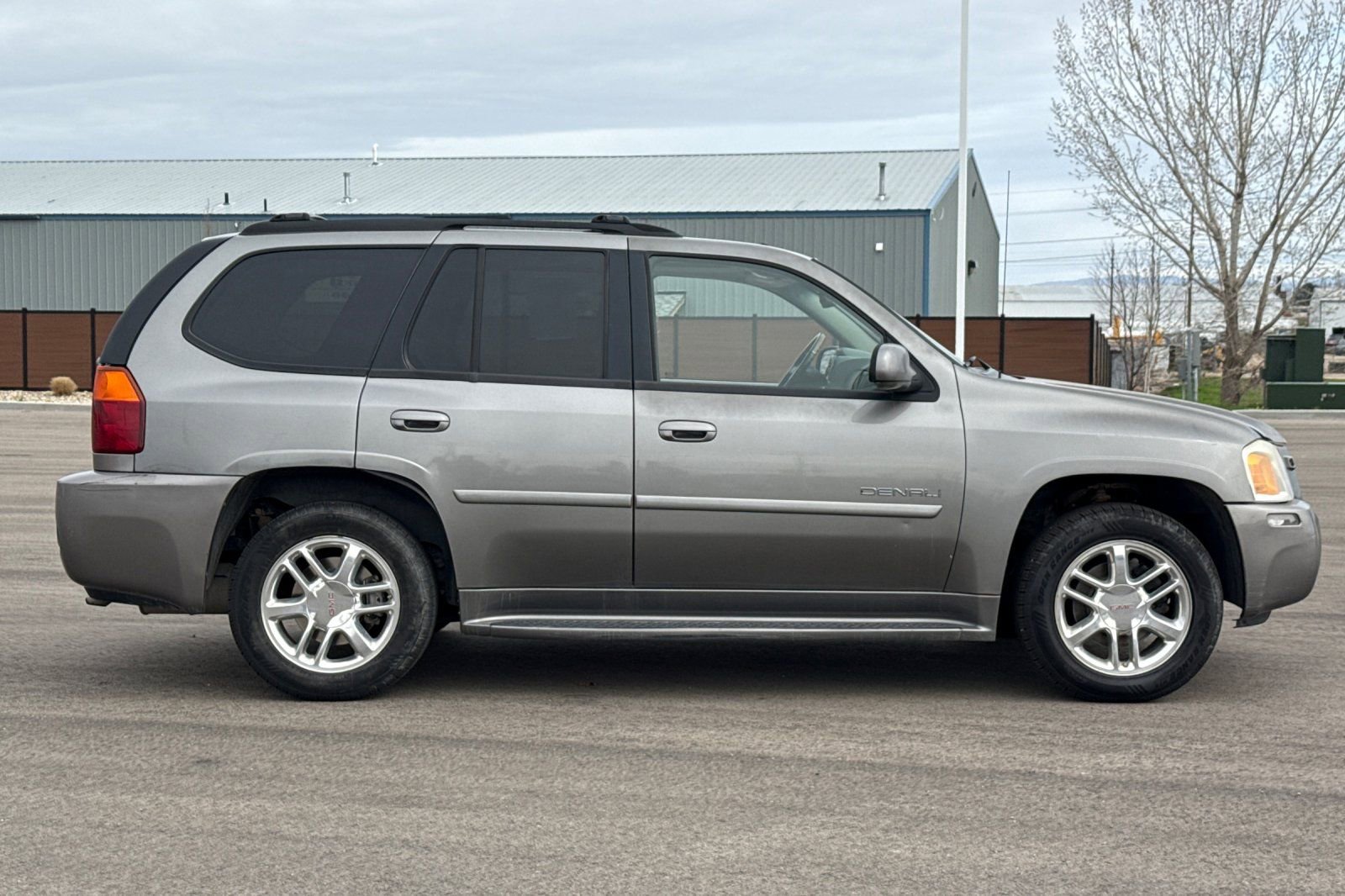Used 2007 GMC Envoy Denali AWD/4WD image 3