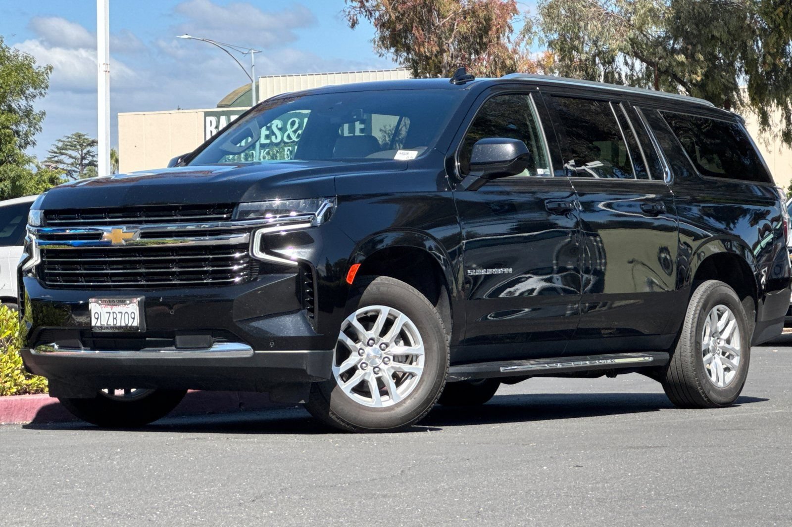 Used 2024 Chevrolet Suburban LT AWD/4WD image 9