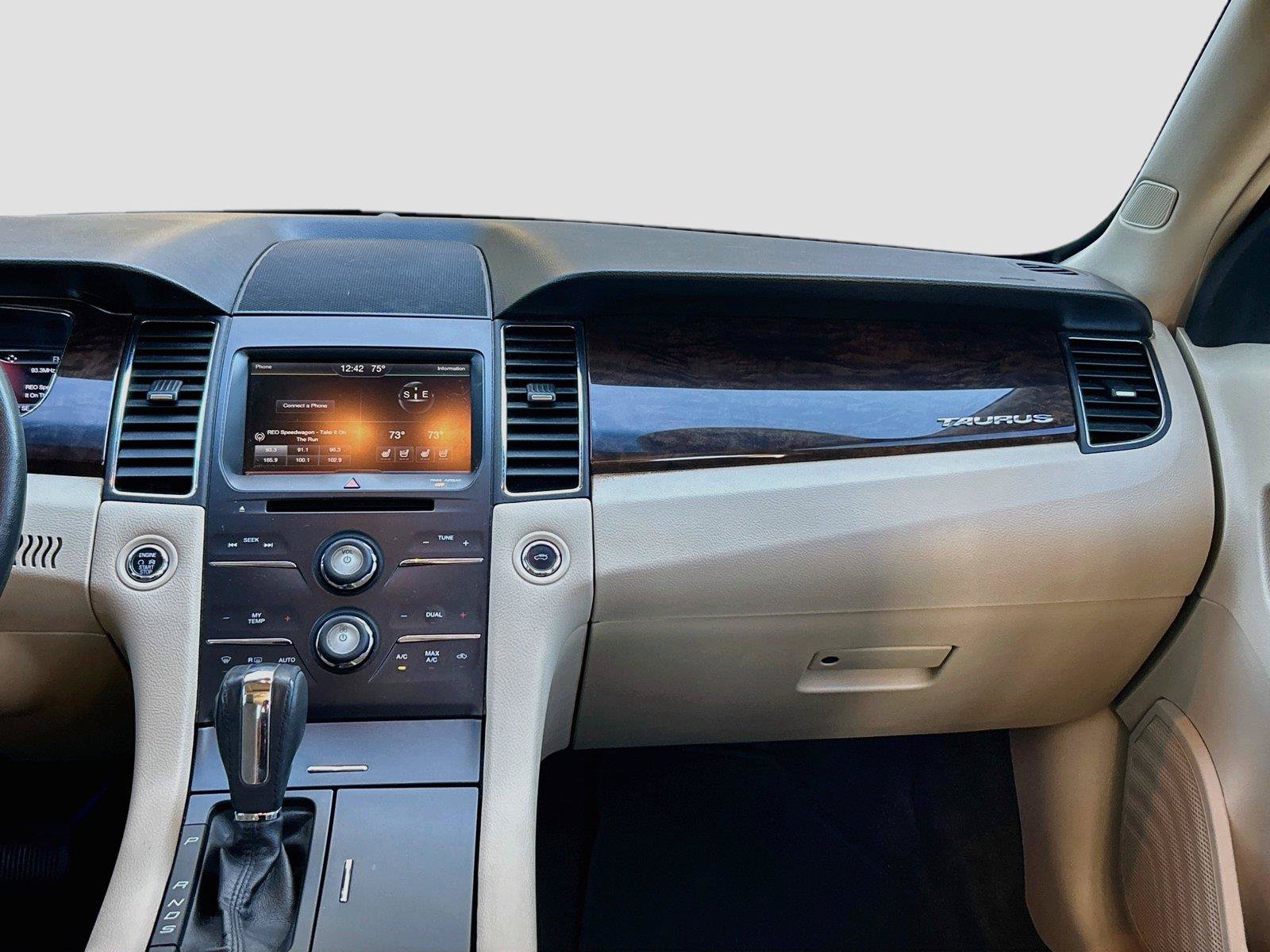 Used 2015 Ford Taurus Limited FWD image 19