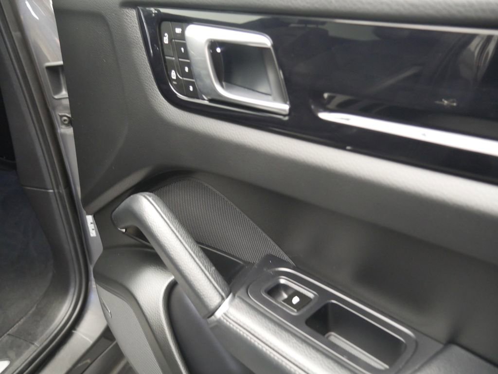 Certified 2023 Porsche Cayenne image 25