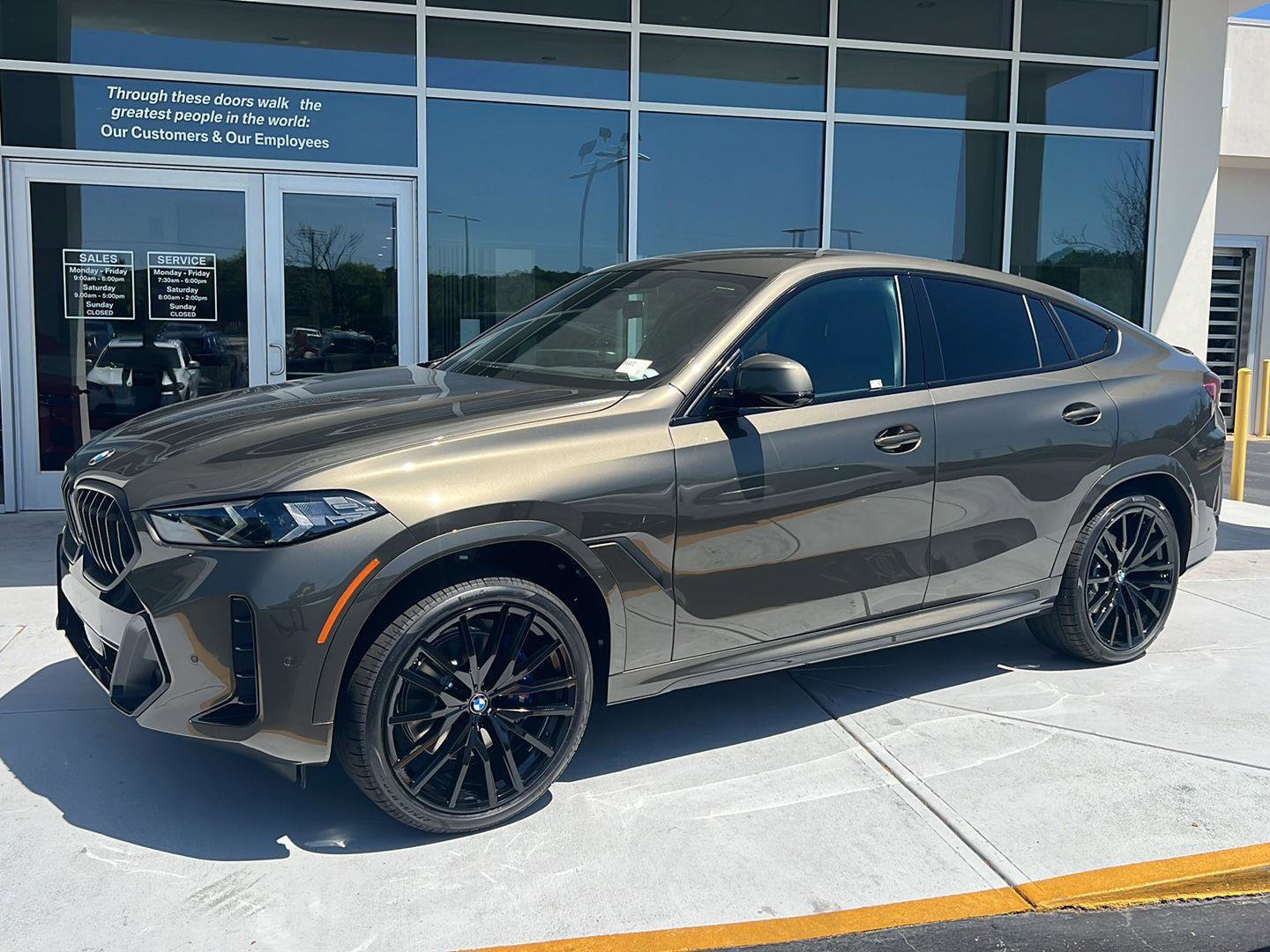 New 2026 BMW X6 xDrive40i w/ Executive Package AWD/4WD image 2