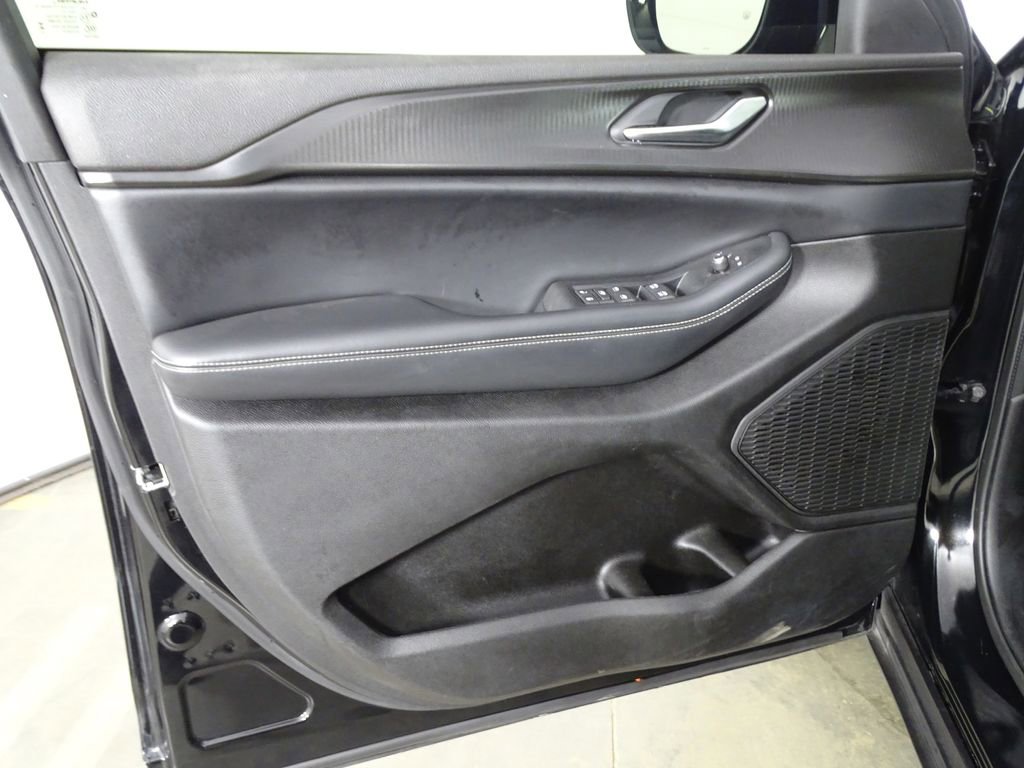 Used 2023 Jeep Grand Cherokee Altitude image 17