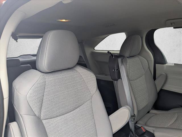 Used 2024 Toyota Sienna LE FWD image 16