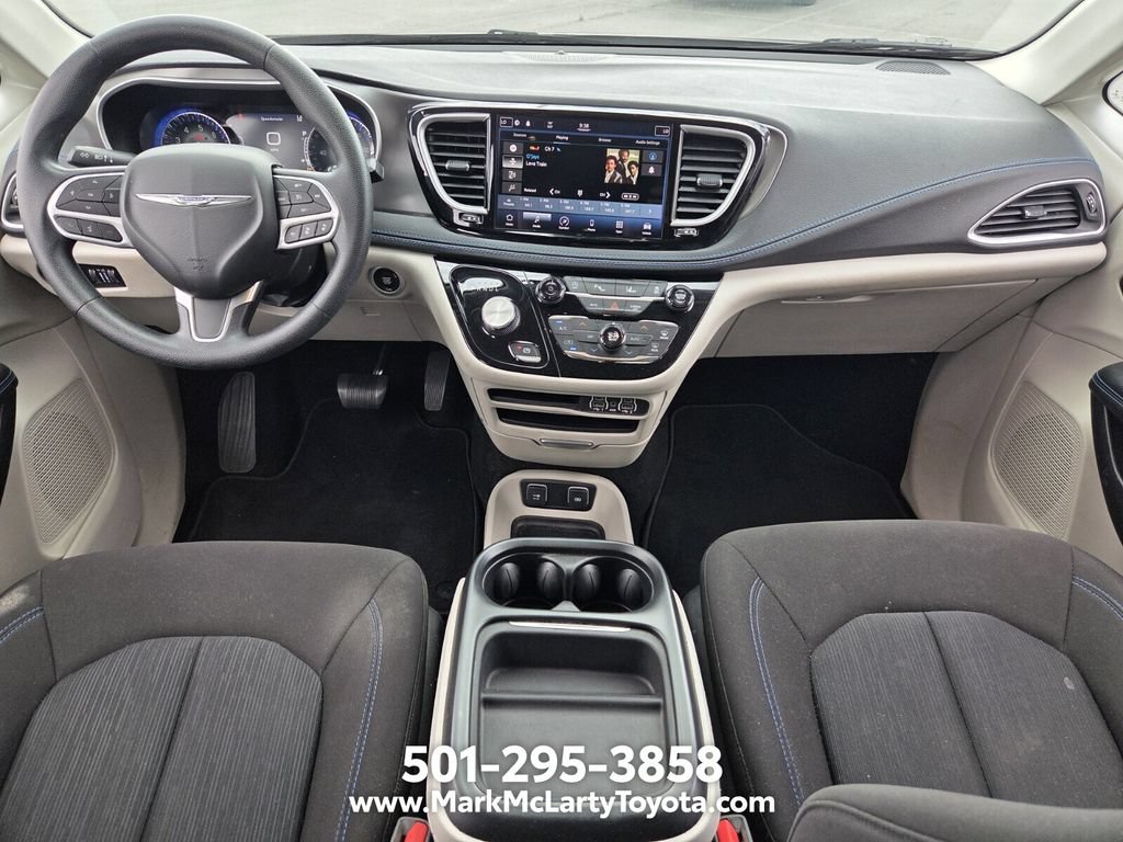 Used 2021 Chrysler Pacifica Touring FWD image 12