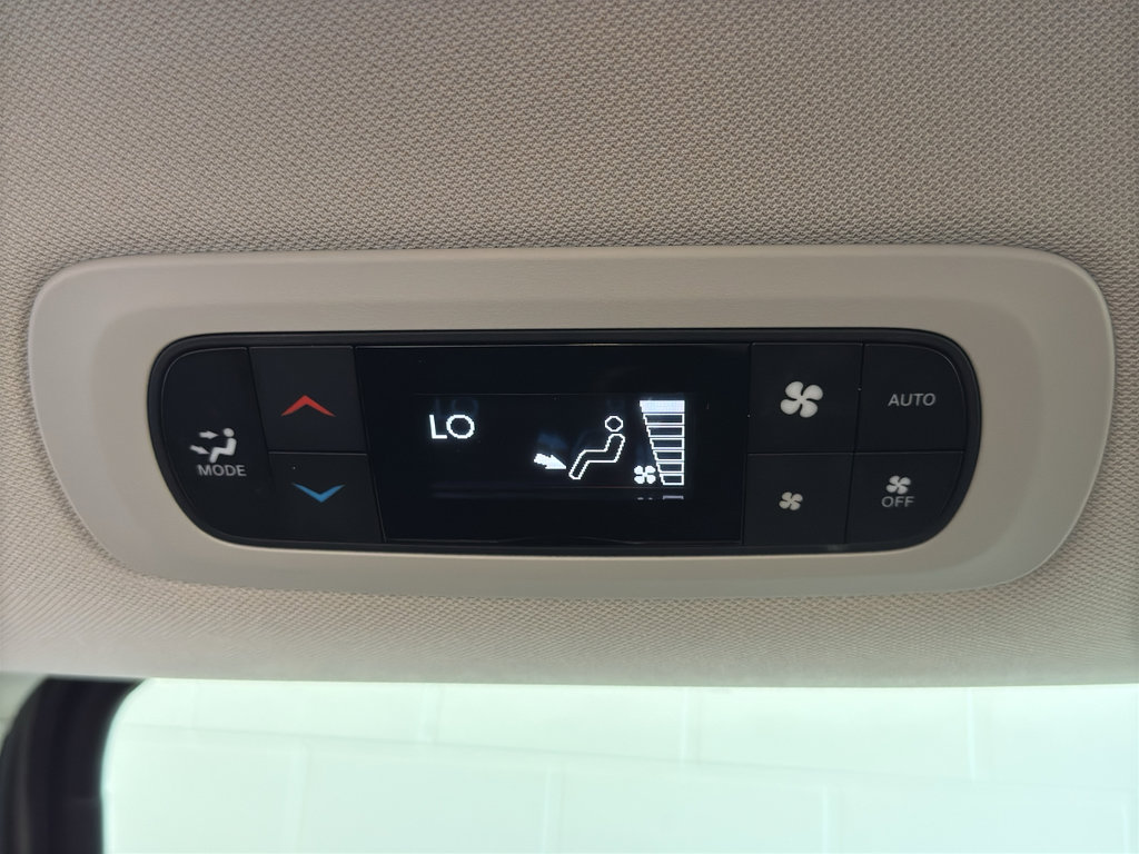 Used 2023 Chrysler Pacifica Touring-L FWD image 13