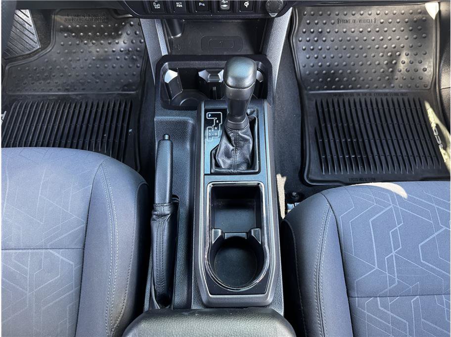 Used 2016 Toyota Tacoma TRD Sport AWD/4WD image 18