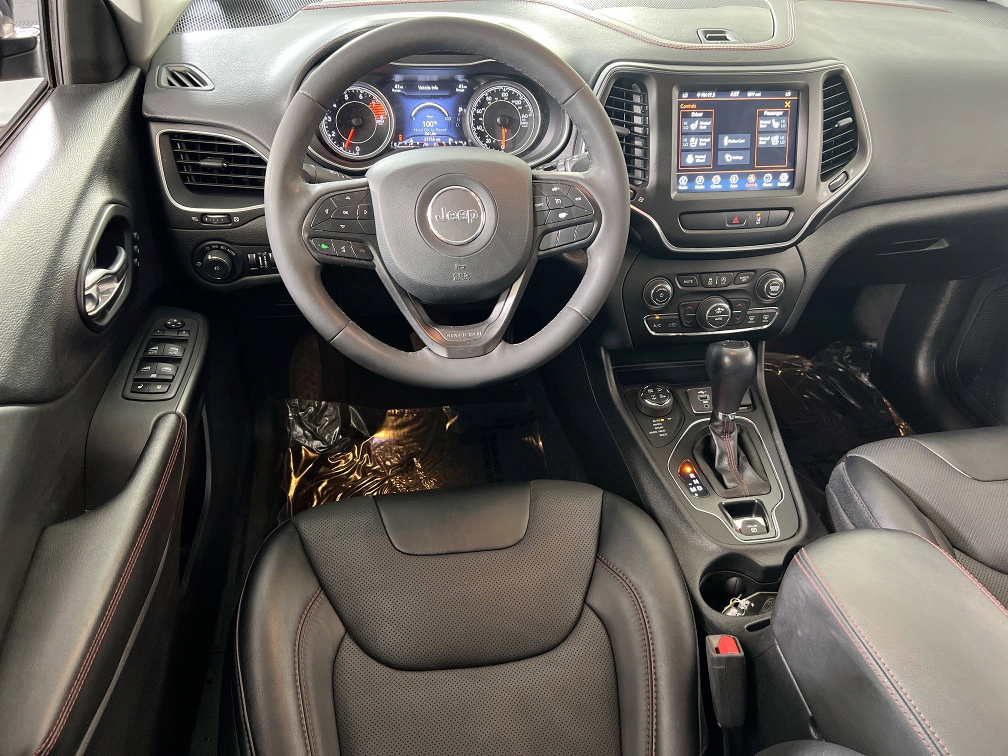 Used 2022 Jeep Cherokee Trailhawk w/ Premium Leather Package AWD/4WD image 21