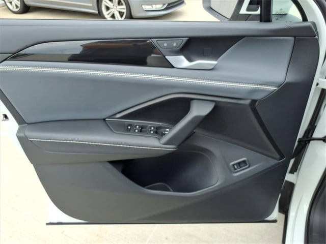 Certified 2025 Volkswagen Tiguan SEL R-Line image 13