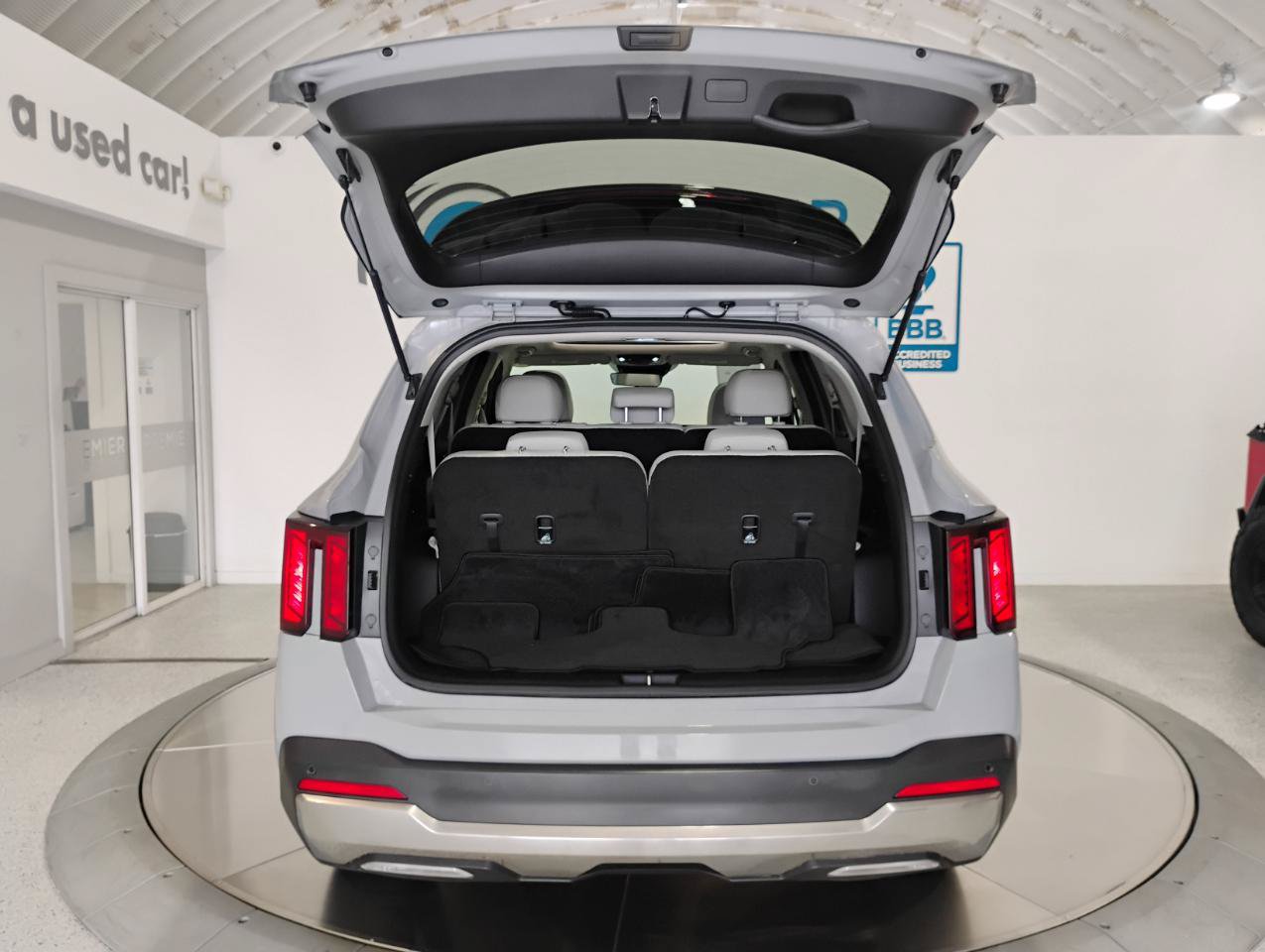Used 2025 Kia Sorento S w/ Panoramic Sunroof Package FWD image 6
