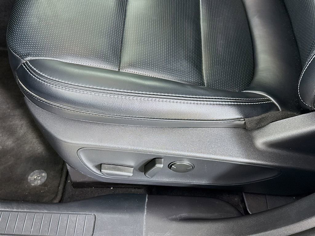 Used 2025 Ford Escape Platinum AWD/4WD image 21
