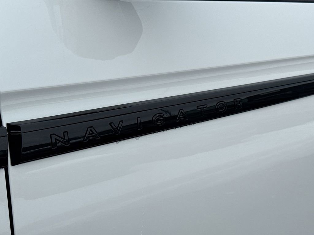 New 2026 Lincoln Navigator Reserve w/ Jet Appearance Package image 27