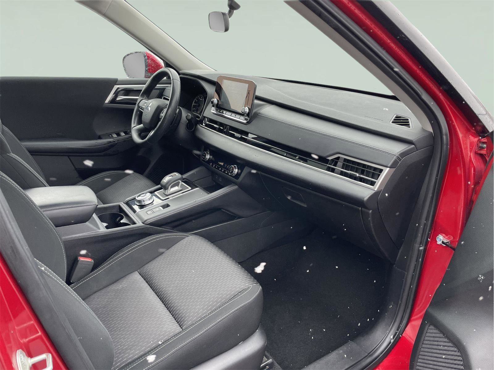 Used 2022 Mitsubishi Outlander ES image 20