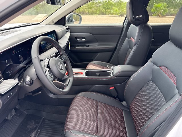 New 2027 Nissan Kicks SR AWD/4WD image 9