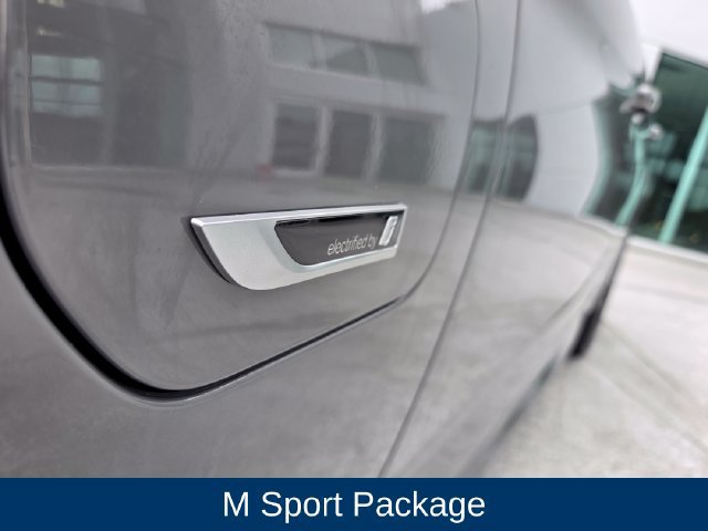 Used 2022 BMW 530e w/ Premium Package RWD image 10