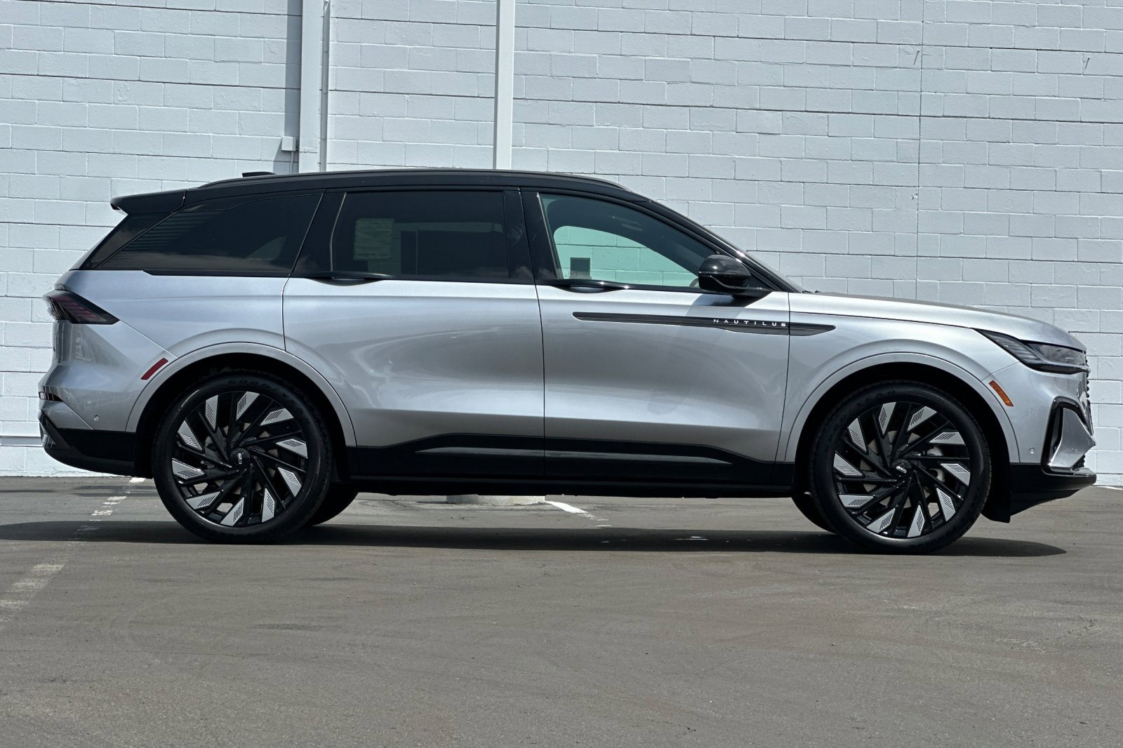 New 2024 Lincoln Nautilus Reserve w/ Equipment Group 202A image 2