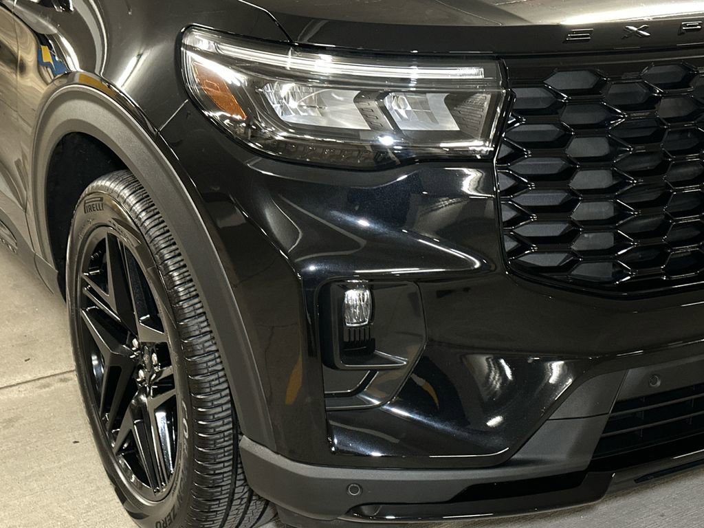 Used 2025 Ford Explorer ST-Line w/ Premium Package image 11
