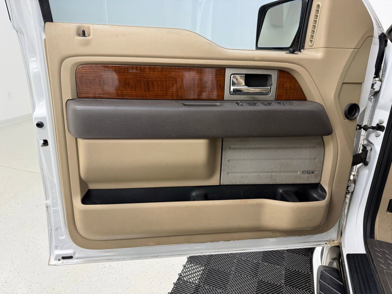 Used 2010 Ford F150 Lariat RWD image 10