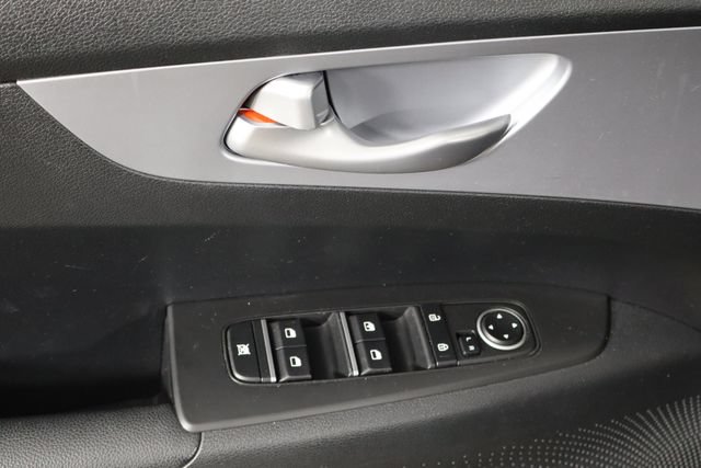 Used 2023 Kia Forte LXS w/ LXS Technology Package FWD image 19