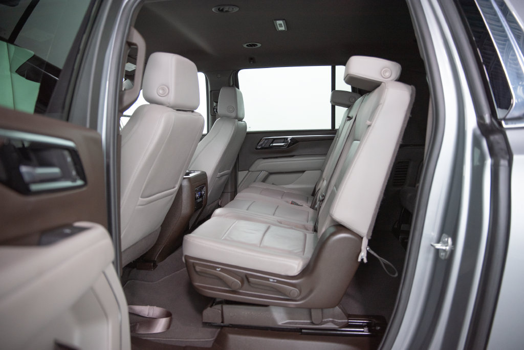 Used 2026 Chevrolet Suburban LT AWD/4WD image 8