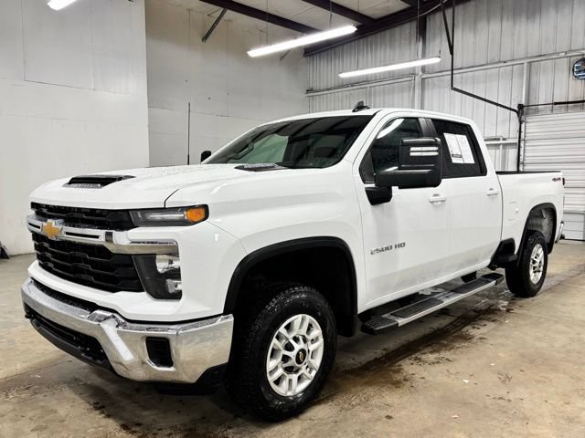 Used 2024 Chevrolet Silverado 2500 LT AWD/4WD image 3