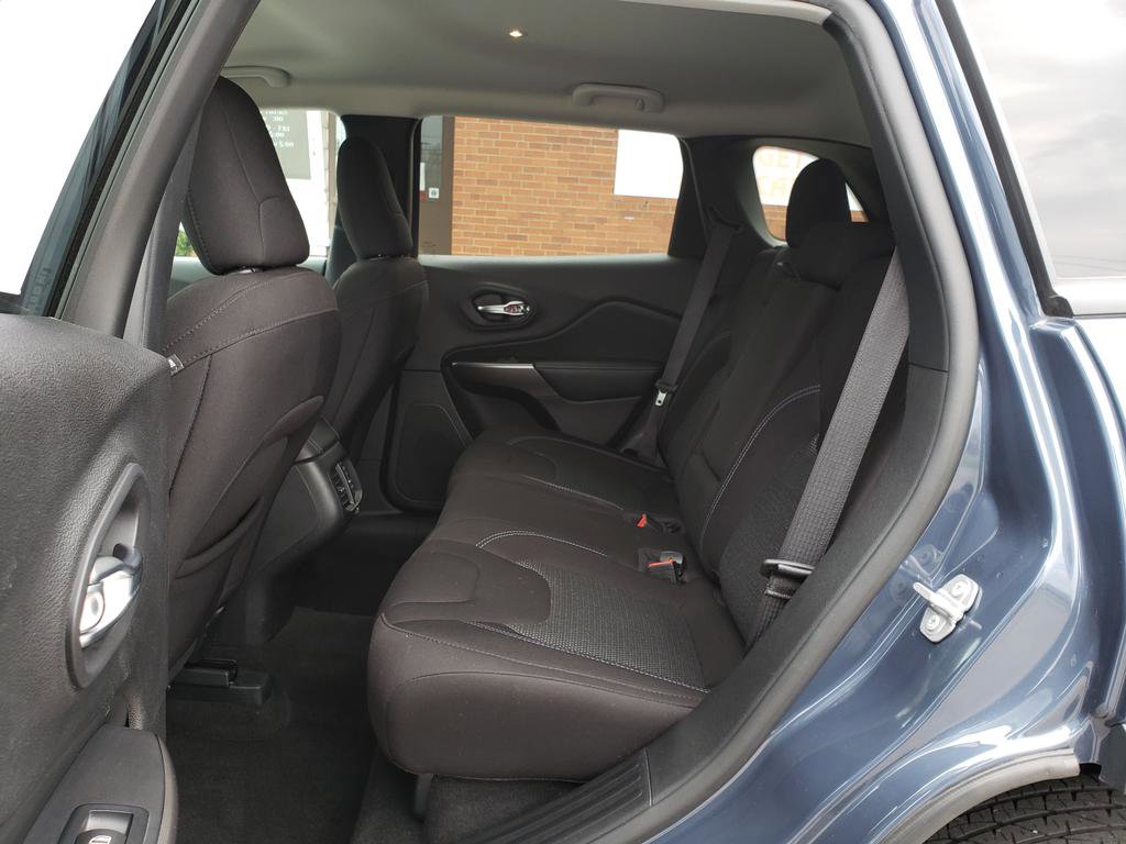 Used 2020 Jeep Cherokee Latitude w/ Cold Weather Group FWD image 10