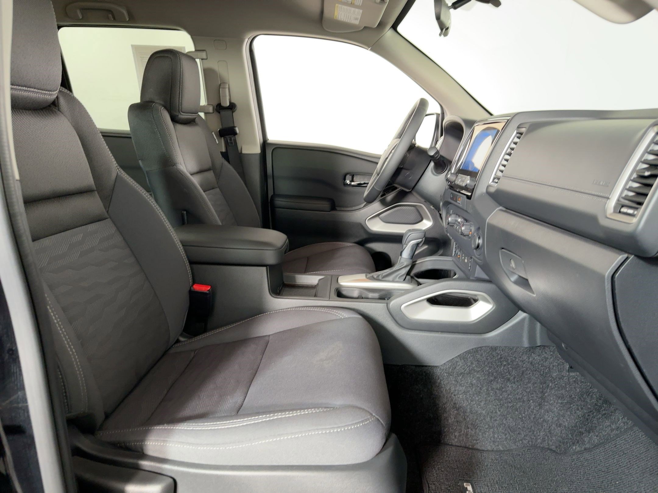 Used 2024 Nissan Frontier SV w/ SV Convenience Package image 30