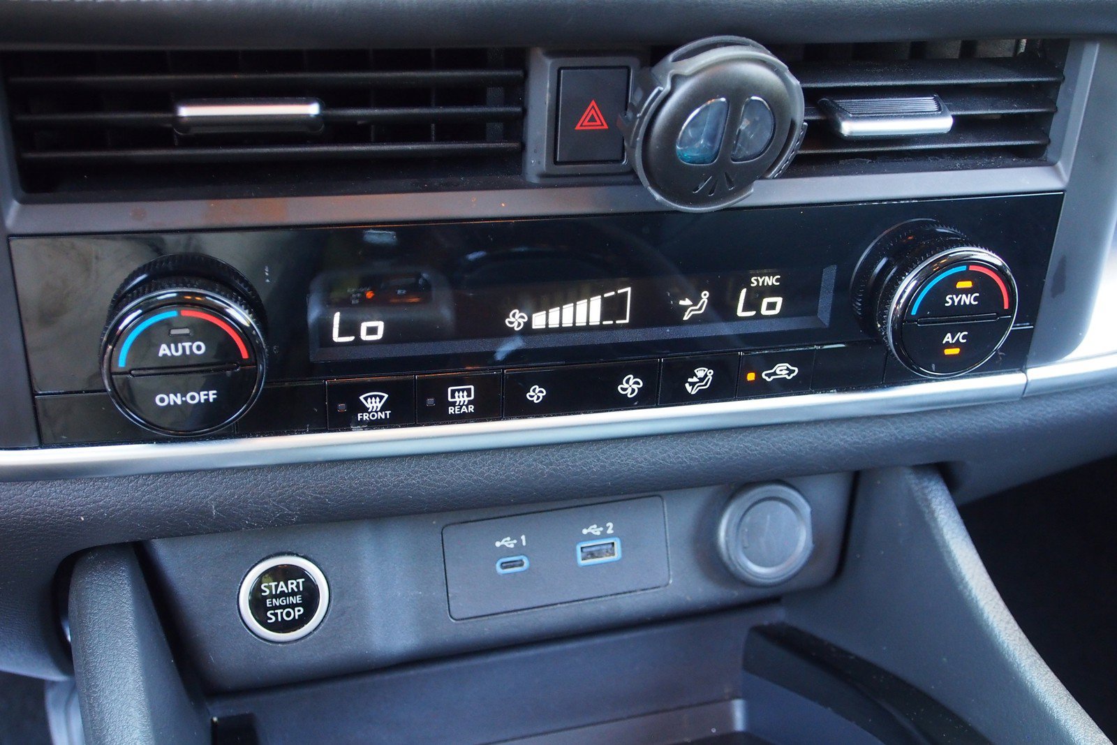 Used 2023 Nissan Rogue SV FWD image 25