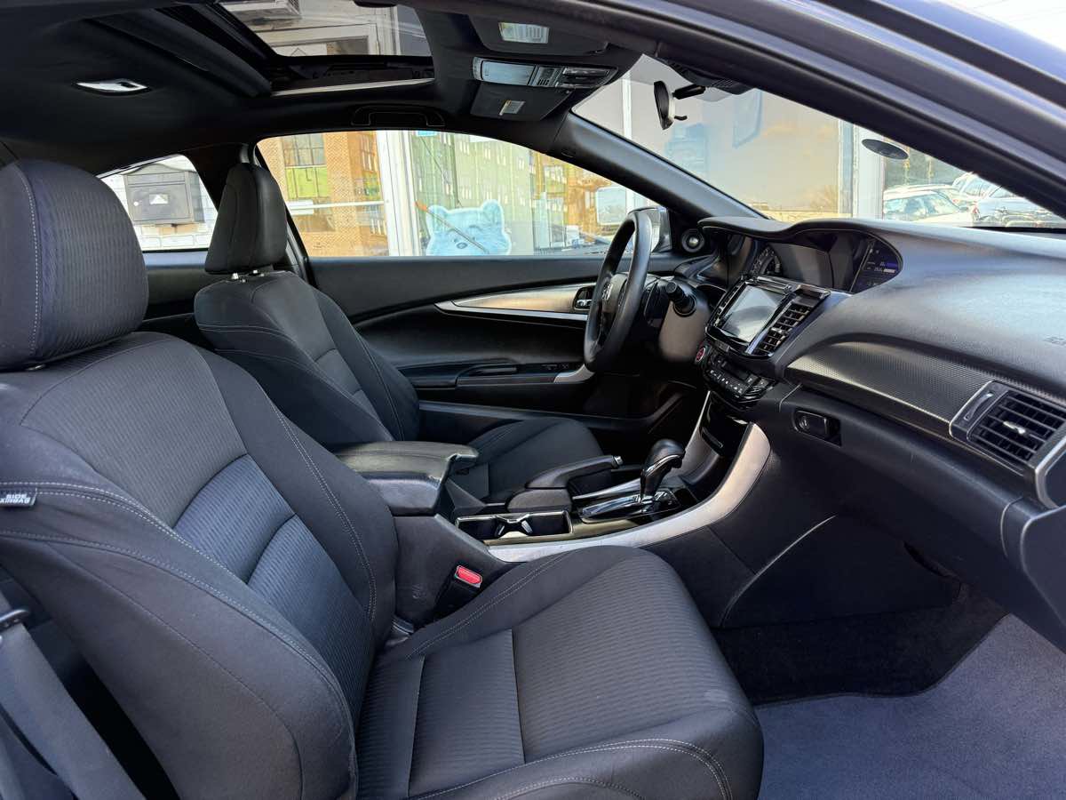 Used 2016 Honda Accord EX image 10