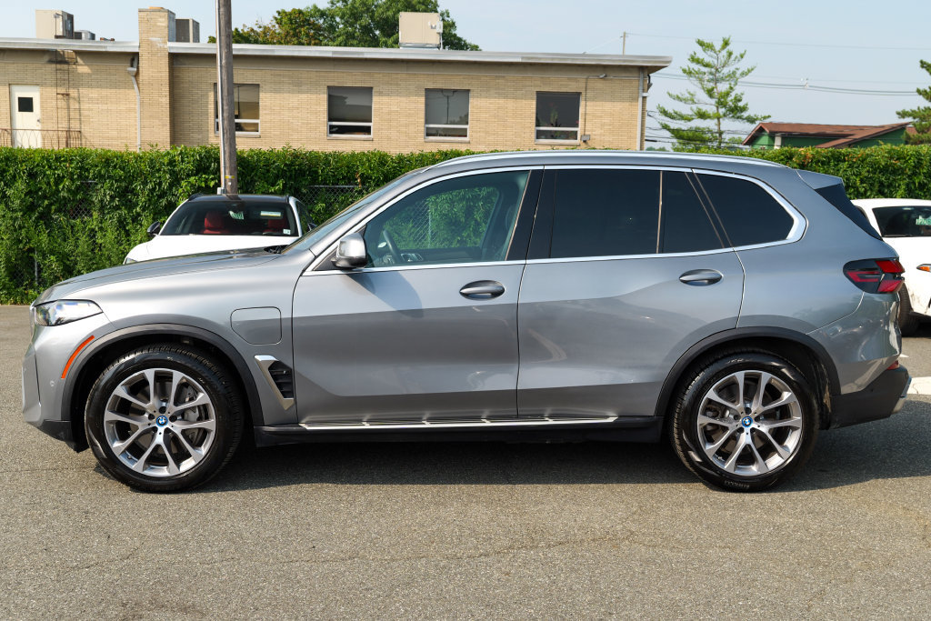 Used 2024 BMW X5 xDrive50e AWD/4WD image 4