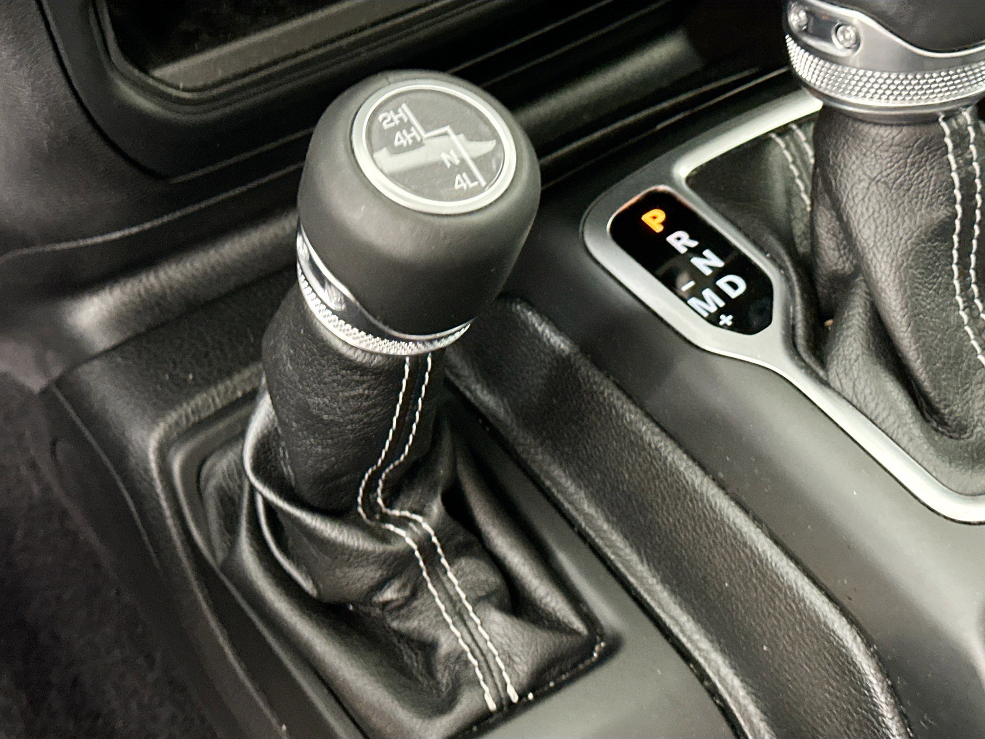 Used 2018 Jeep Wrangler Unlimited Sahara w/ Cold Weather Group AWD/4WD image 21