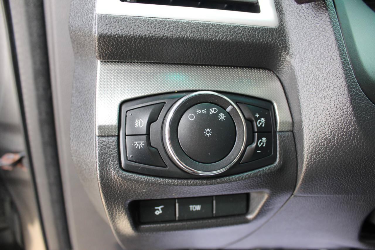 Used 2015 Ford Explorer XLT w/ Equipment Group 202A AWD/4WD image 16