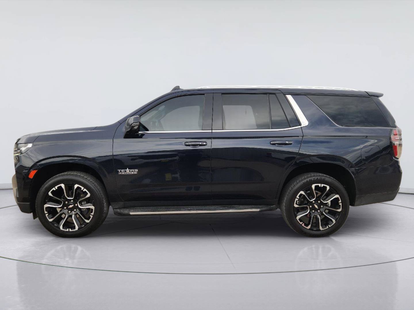 Used 2022 Chevrolet Tahoe LT w/ Luxury Package RWD image 4