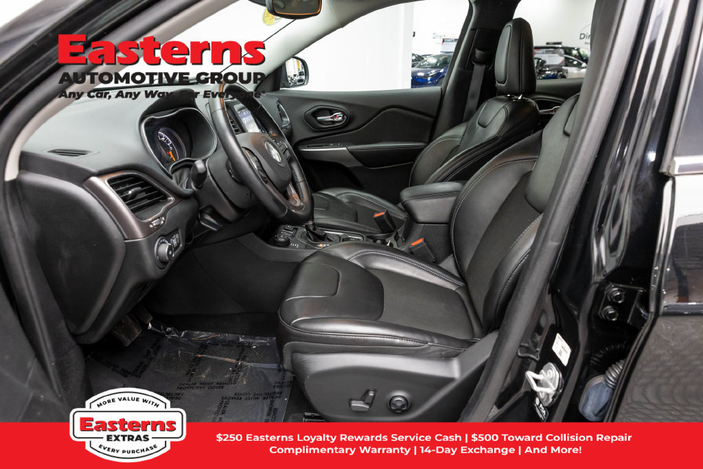 Used 2021 Jeep Cherokee Latitude Plus AWD/4WD image 14