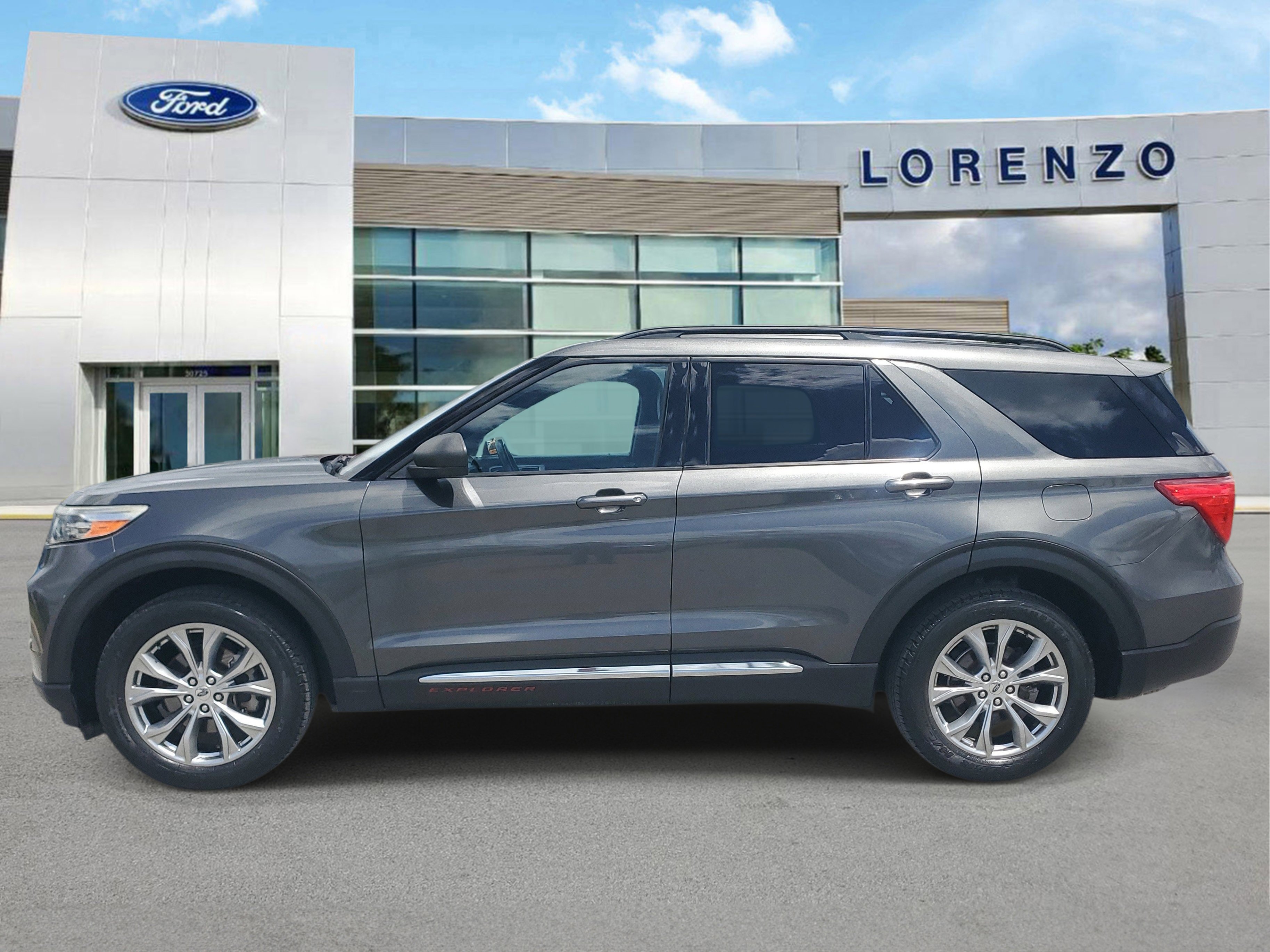 Used 2020 Ford Explorer XLT w/ Equipment Group 202A image 8
