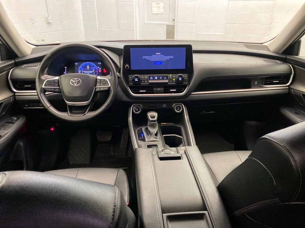 Used 2025 Toyota Grand Highlander AWD image 11
