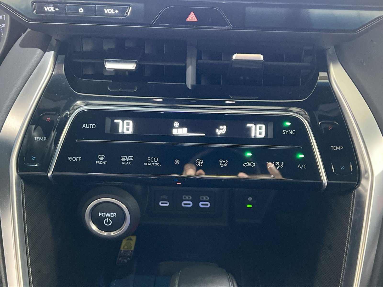 Used 2024 Toyota Venza XLE image 19