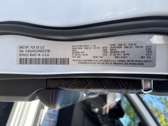 Used 2024 Jeep Grand Cherokee Summit AWD/4WD image 35