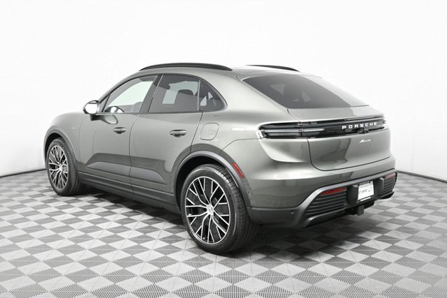 Certified 2025 Porsche Macan Electric image 3