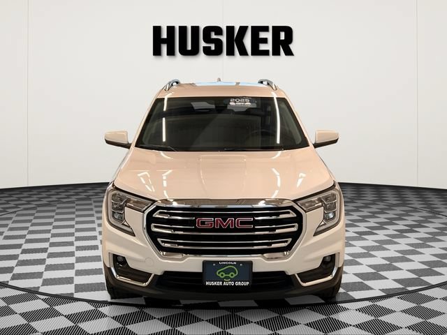 Used 2023 GMC Terrain SLT AWD/4WD image 3