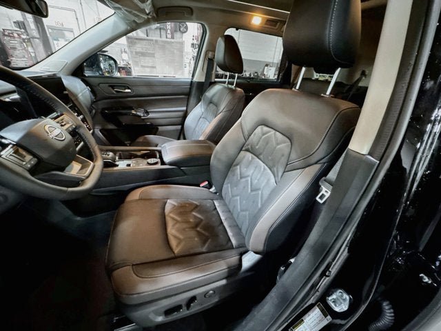 New 2026 Nissan Pathfinder Platinum w/ Accent Package AWD/4WD image 17