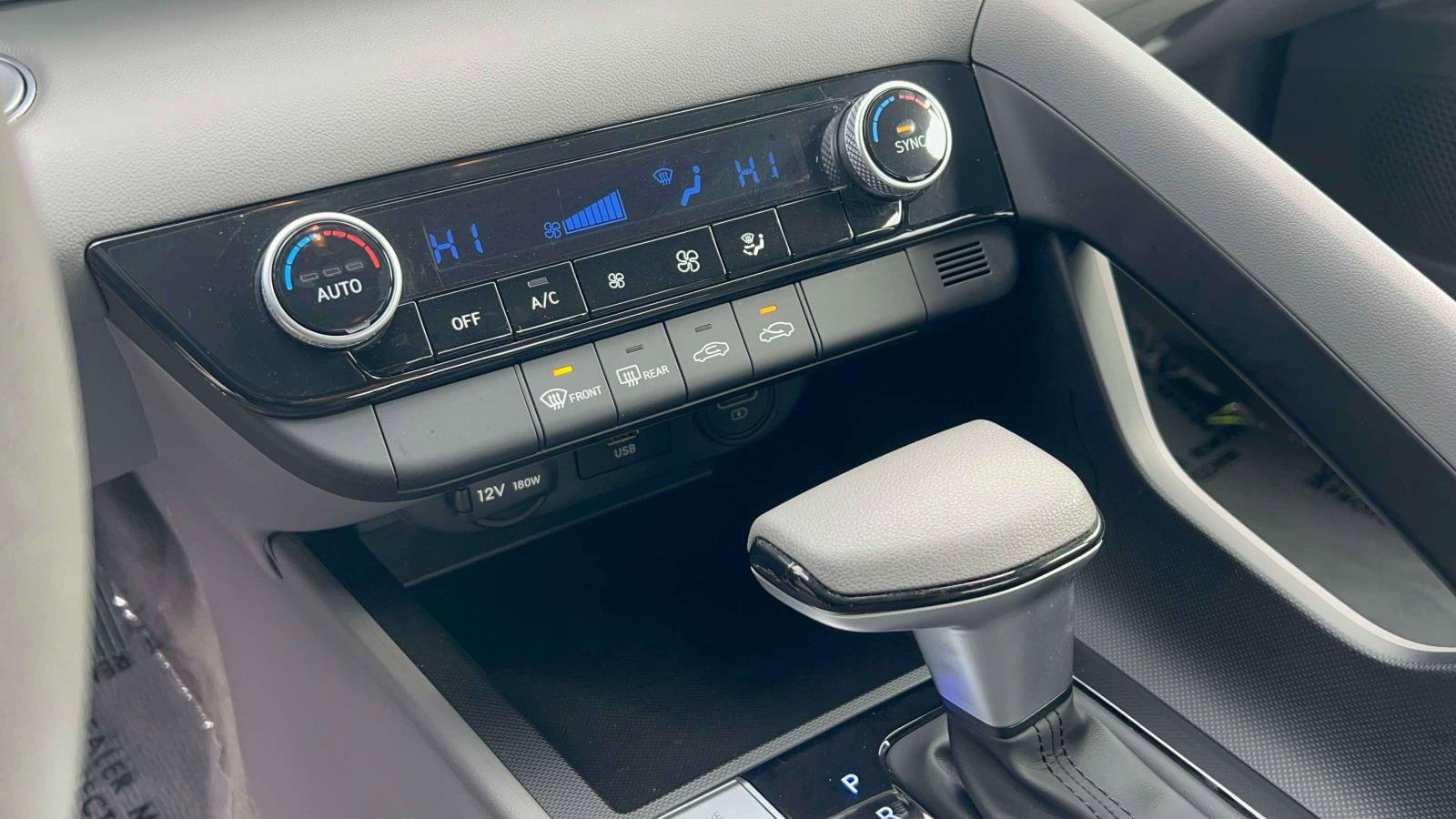 Used 2023 Hyundai Elantra SEL image 17