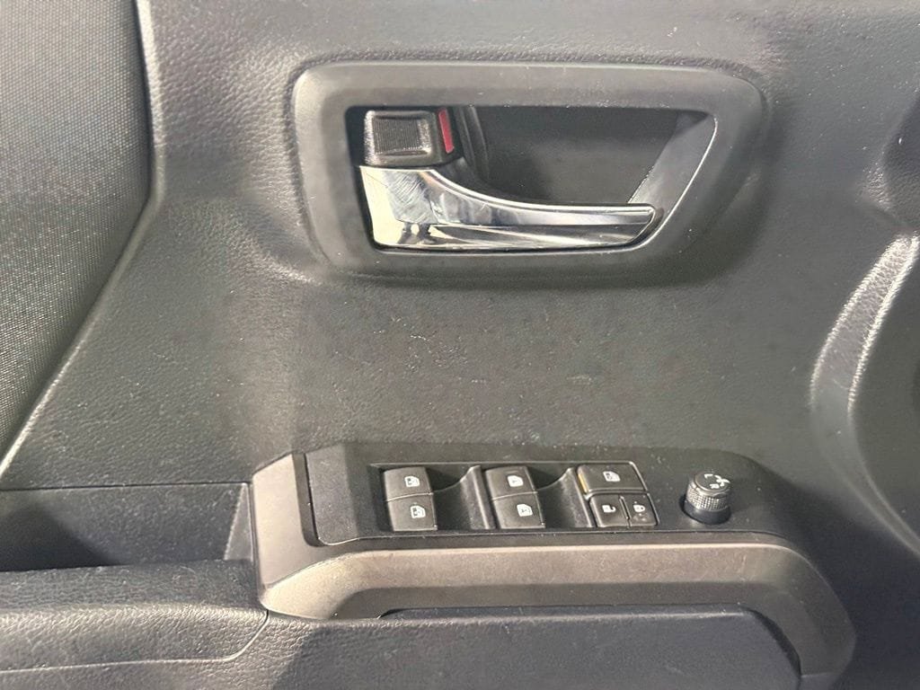 Used 2019 Toyota Tacoma TRD Sport w/ Technology Package AWD/4WD image 21