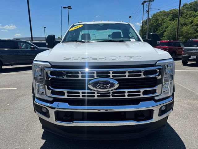 Used 2025 Ford F550 2WD Regular Cab Super Duty w/ XL Chrome Package image 2